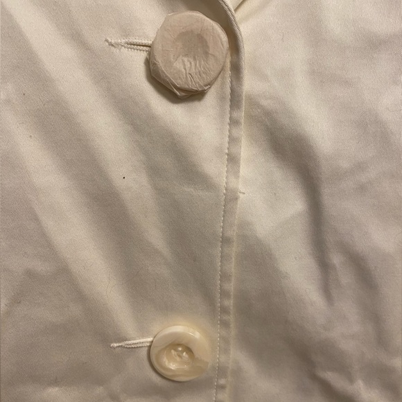 Heavy white twill coat with tabbed cuffs and back belting. - Picture 5 of 5